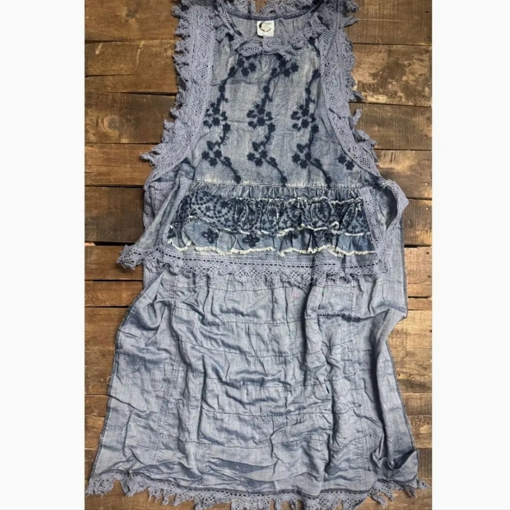 💎NEW - NEW Jaded Gypsy Ruffle Up High-Lo Top - Chambray